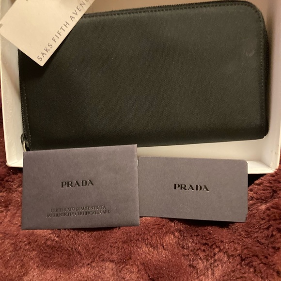Prada Authenic Saffiano Wallet - Picture 4 of 8